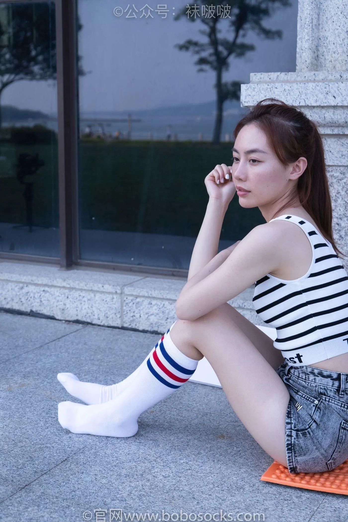 [BoBoSocks袜啵啵]NO.006 小米-运动鞋、白色小腿袜、裸足 [130P]插图2